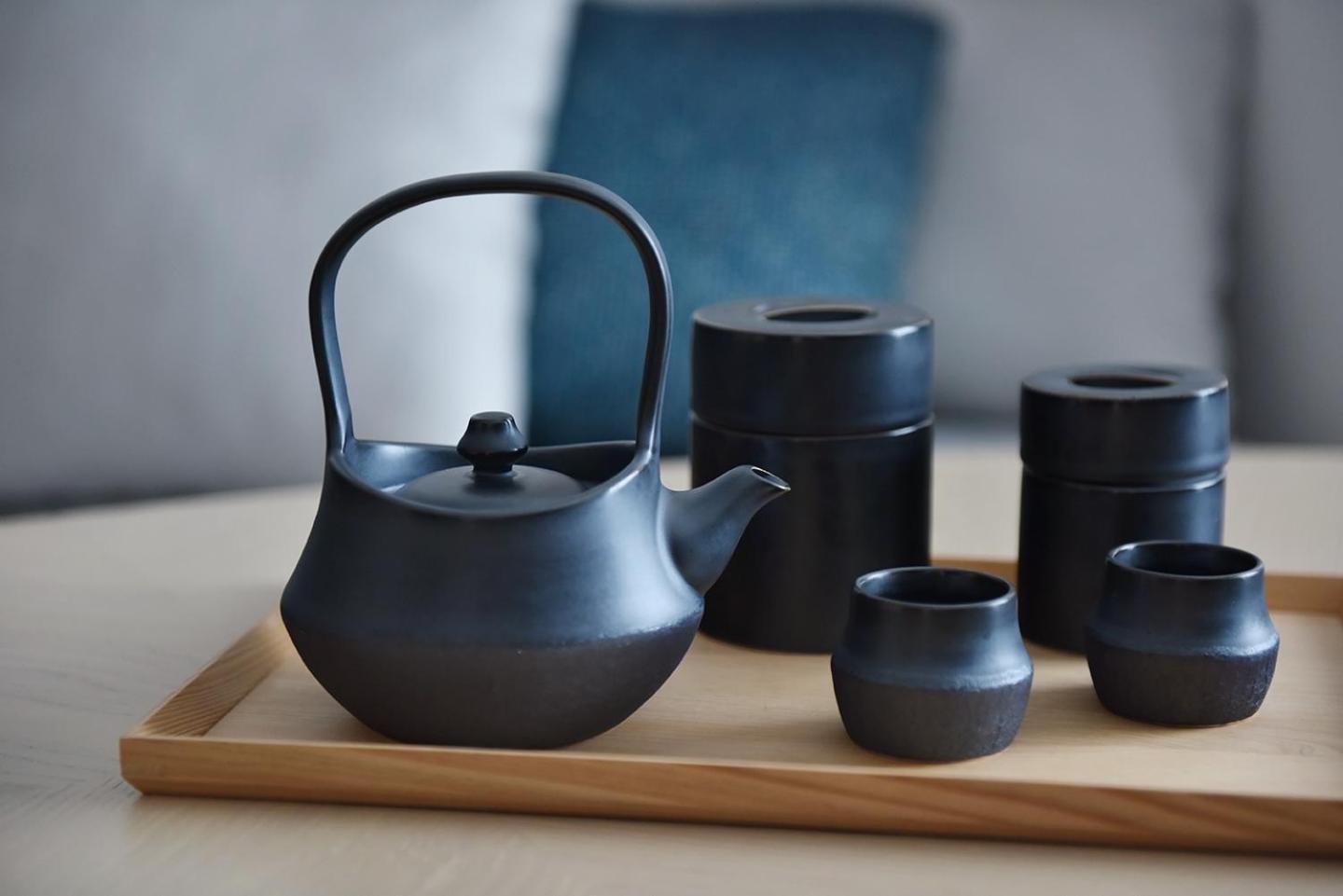 Отель Silks Club Гаосюн Экстерьер фото A set of Japanese tea utensils